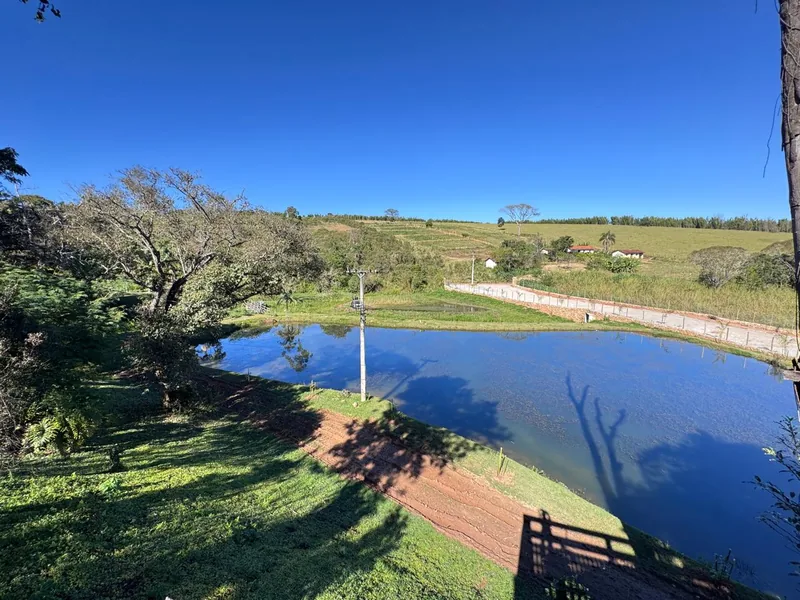 Lago e vegetação no Residencial Mariah; fotografia geral, sem identificação de lote