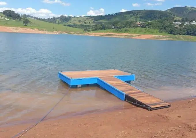 Doca flutuante na Represa Jaguari; fotografia geral, sem identificação de lote